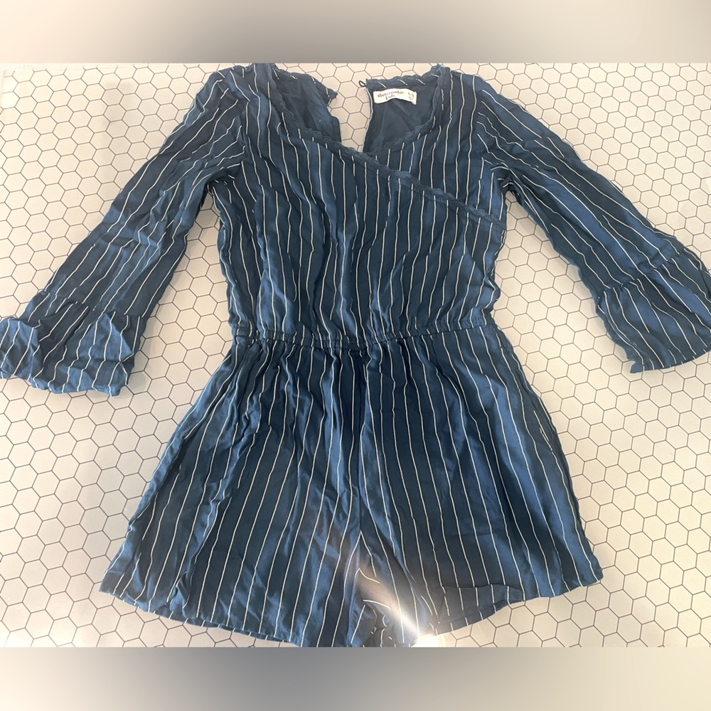 Abercrombie kids turquoise shorts romper size medium size 11/12